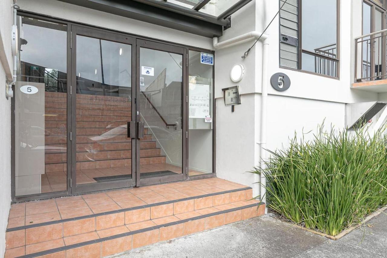 Roomy High-Ceiling Loft Apartment - Free Parking! 奥克兰 外观 照片