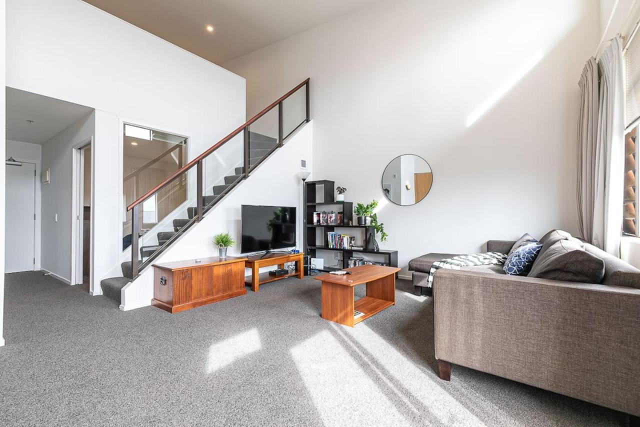 Roomy High-Ceiling Loft Apartment - Free Parking! 奥克兰 外观 照片