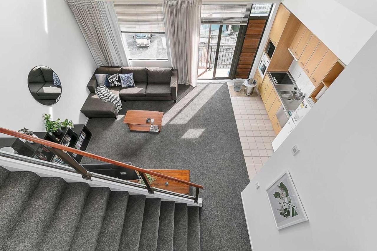 Roomy High-Ceiling Loft Apartment - Free Parking! 奥克兰 外观 照片