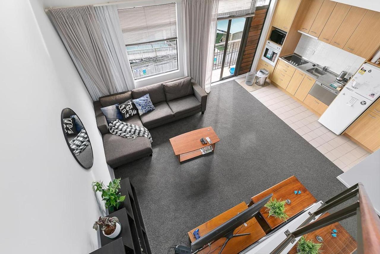 Roomy High-Ceiling Loft Apartment - Free Parking! 奥克兰 外观 照片