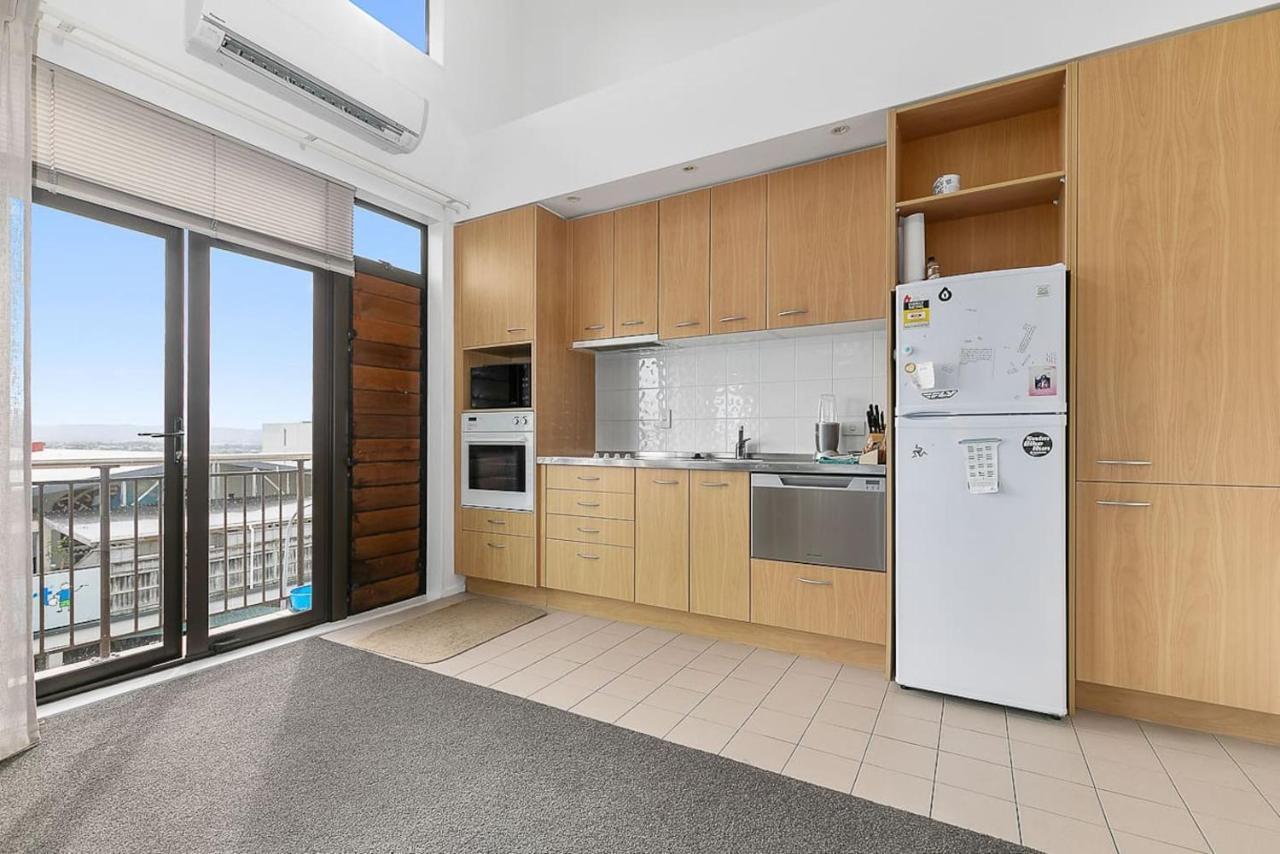 Roomy High-Ceiling Loft Apartment - Free Parking! 奥克兰 外观 照片